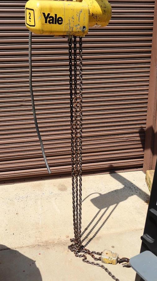 Used Yale 2 Ton Chain Hoist 4000lb 2010H083 C6T17NZ3D 460/380v 3ph 24" Chain
