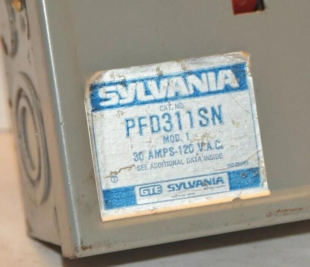 (NEW) SYLVANIA PFD311SN 30A Vintage Industrial Fuse Box