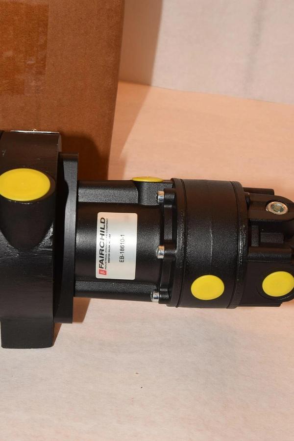 (New in box) FAIRCHILD 24XFS16980002 12-24 VDC 4-20MA / 1-5 VDC EB-18610-1