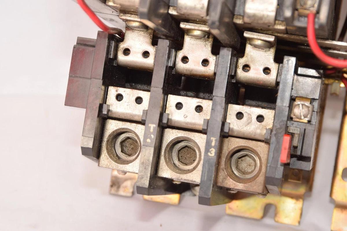 Used CLARK AOSmith T30U033 TM Size 3 3Ph Reversing Starter 120V Coil