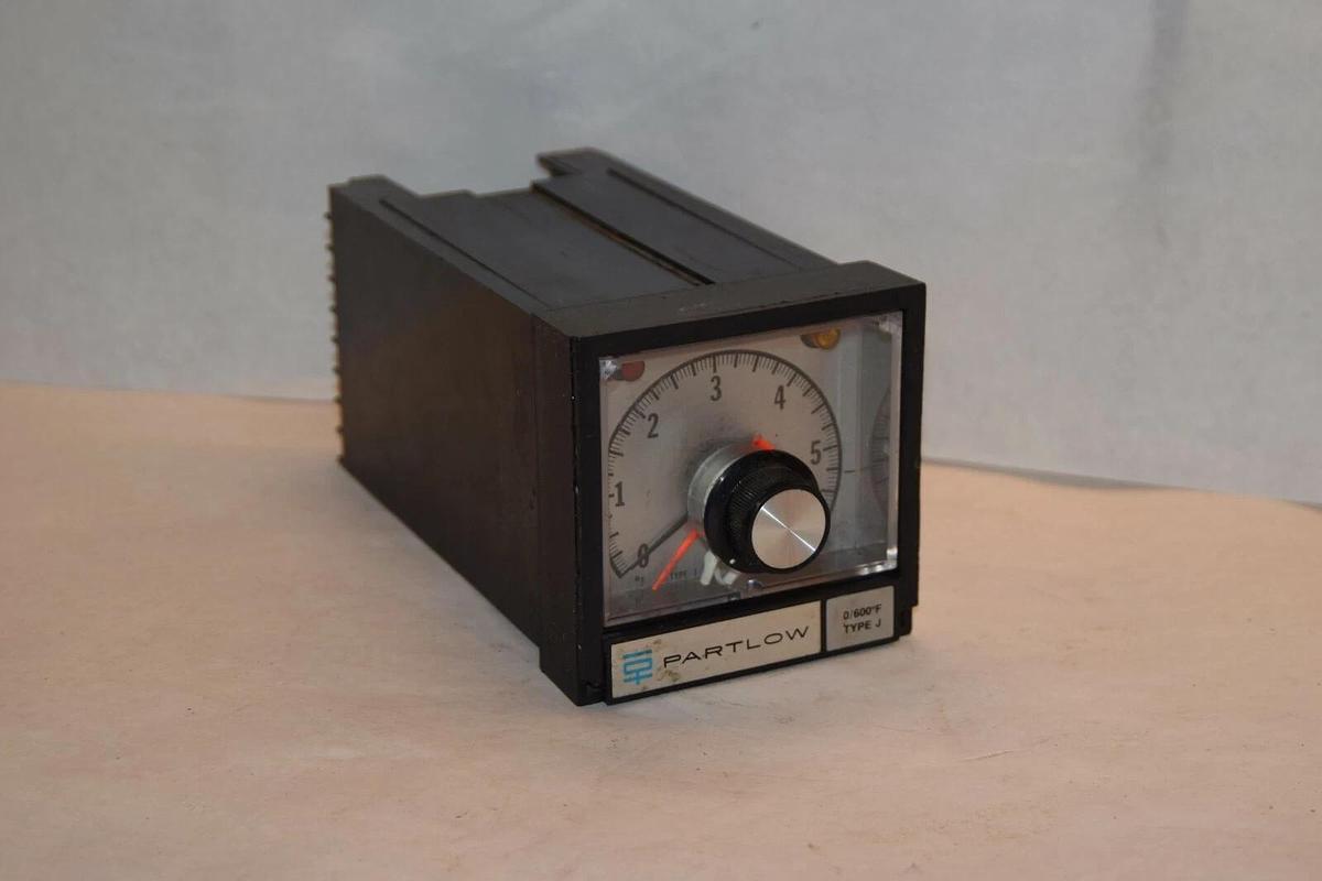 Used PARTLOW 76BFH00310H2000 TEMPERATURE CONTROLLER  0-600 deg F