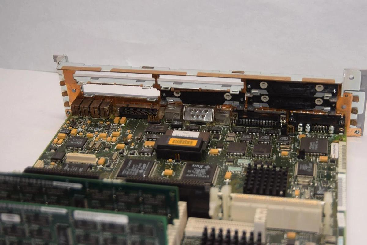 Used SUN MICROSYSTEMS 270-2324-05 270232405 J0304J0305 Circuit Board / Card