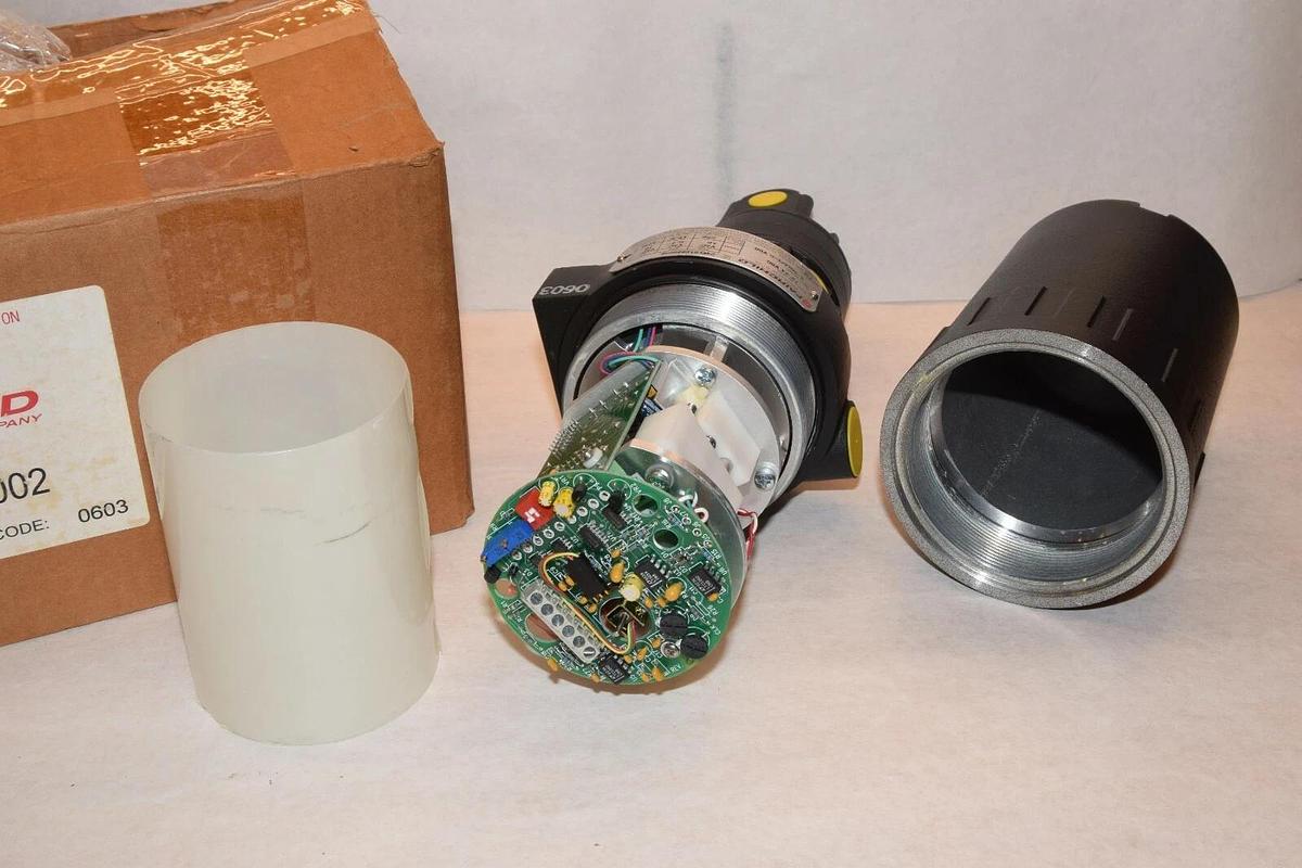 (New in box) FAIRCHILD 24XFS16980002 12-24 VDC 4-20MA / 1-5 VDC EB-18610-1