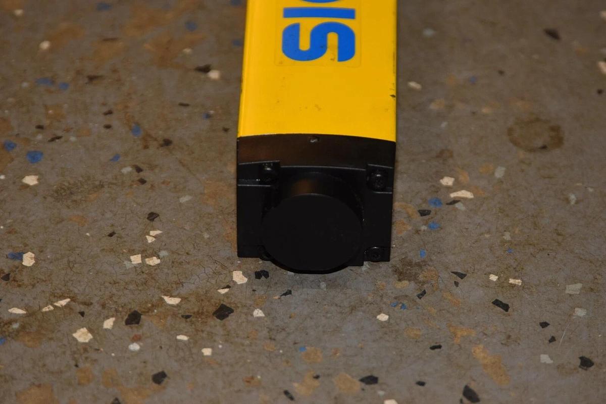 (New) SICK C40E-1203AG300 C4000 Series 1200mm 24Vdc  Light Curtain Basic+