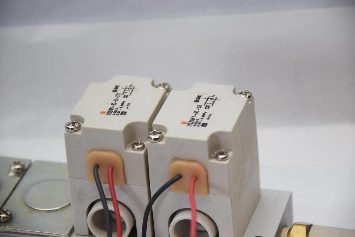 Used SMC Solenoid Valve Manifold A-474-060017 VQ21M1-5G-C6 VQ21M1-5G-C6-X70 Valves