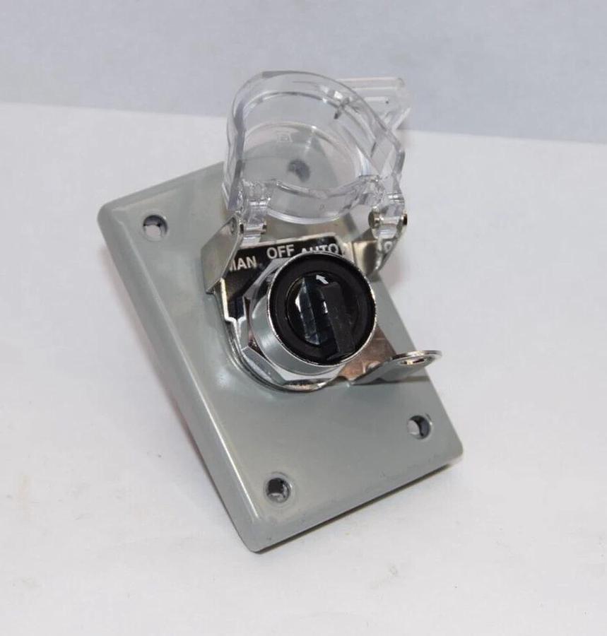 Used SQUARE D 9001 KA3 KA2 On/off Lockout Switch With 9001K7 Lockout Cover