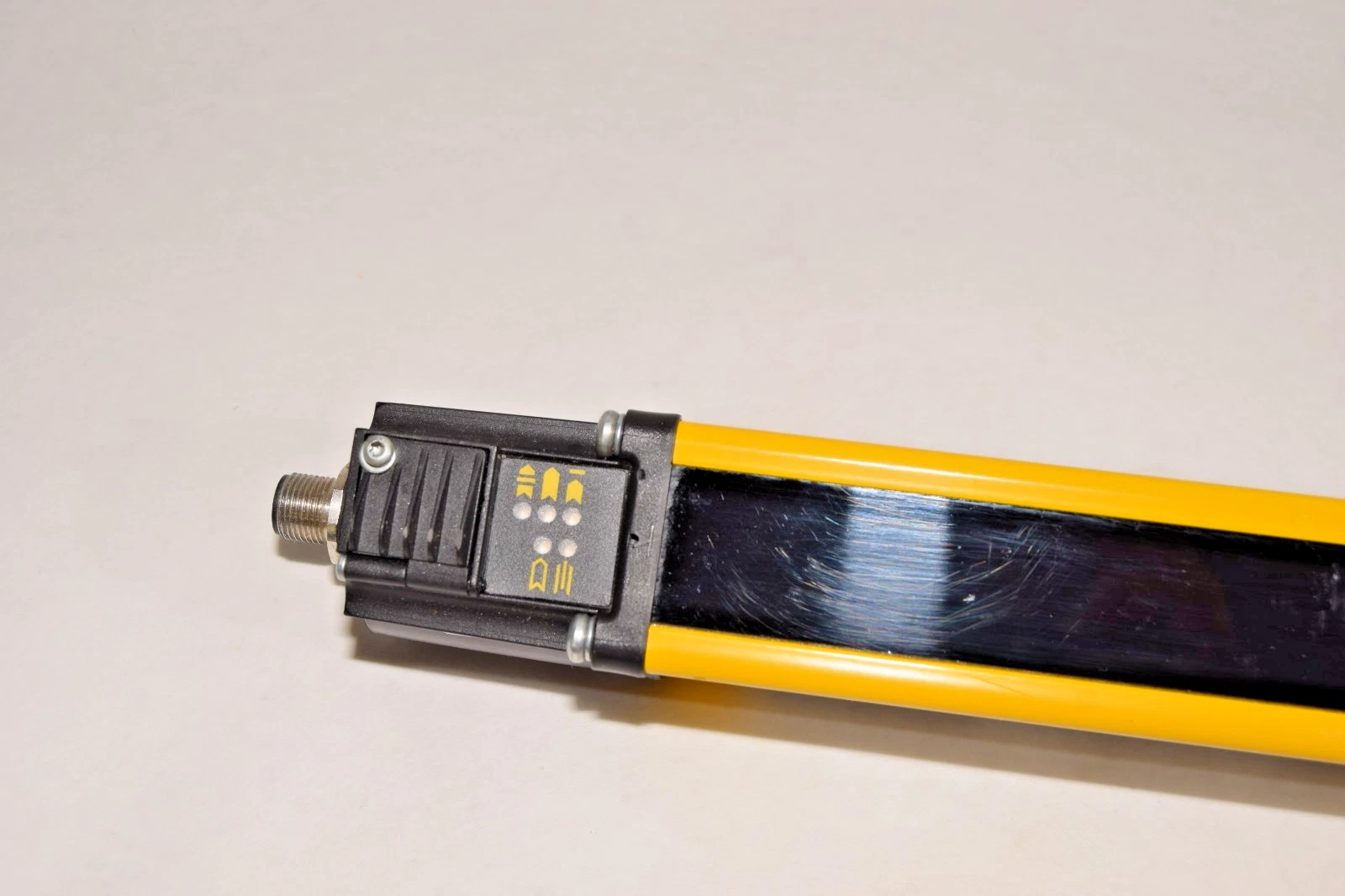 Used Allen Bradley Guardmaster AB Safety light curtain 440L-R4J0640YD Reciever