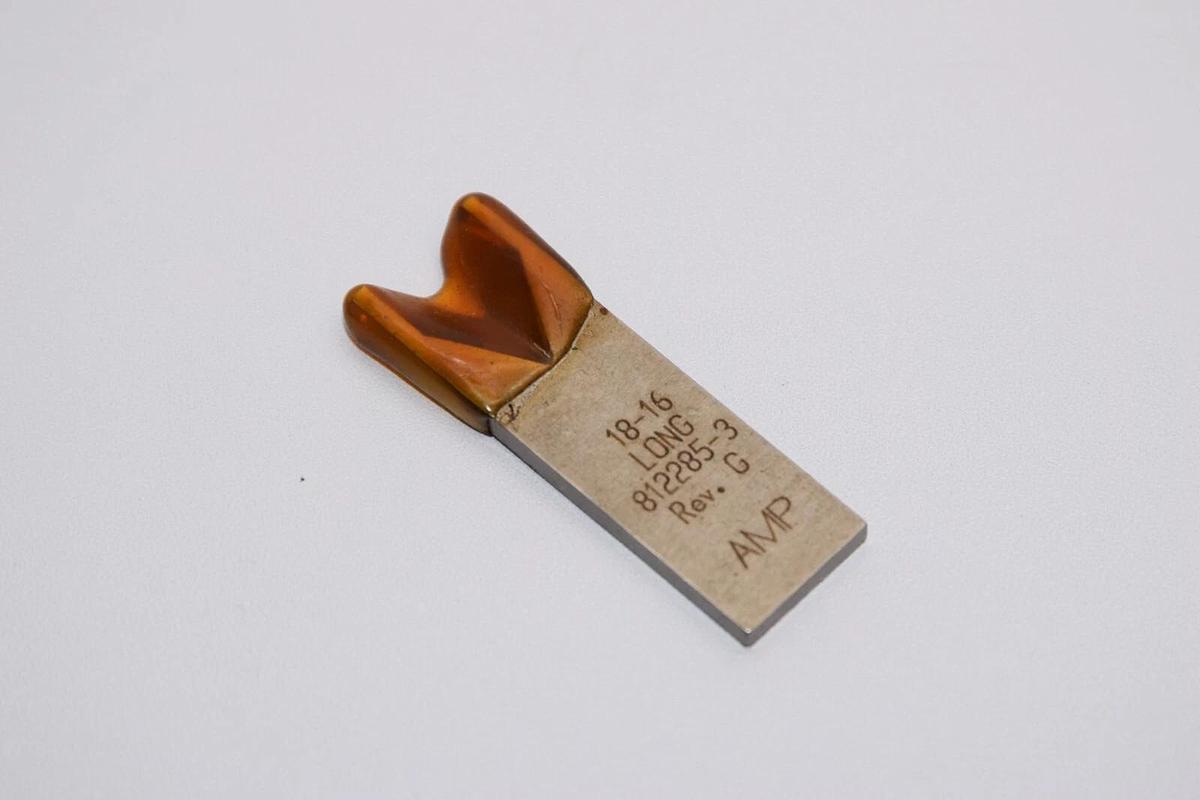 (NEW) AMP 812258-3 18-16 Long Rev G Wire Insulation Strip Blade