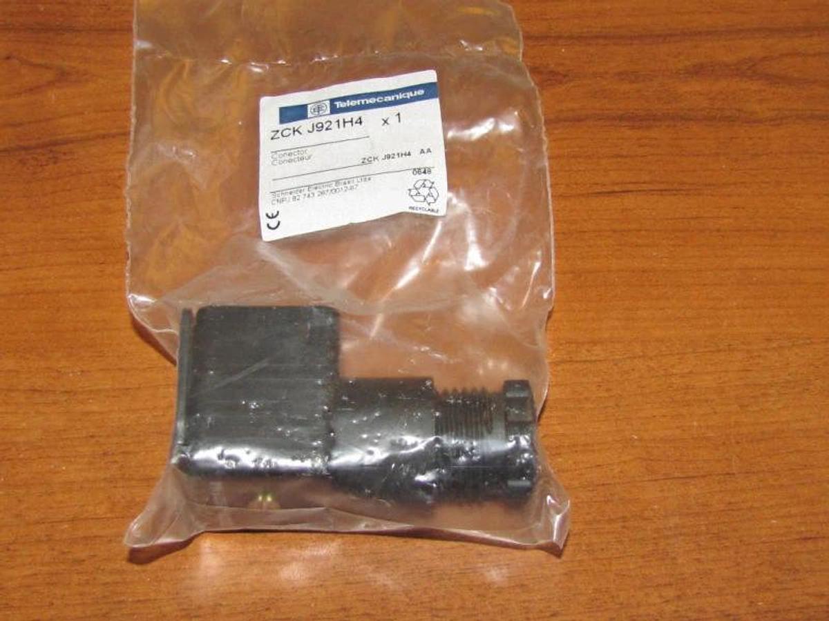 Telemecanique Connector ZCK J921H4 ZCKJ921H4 NEW