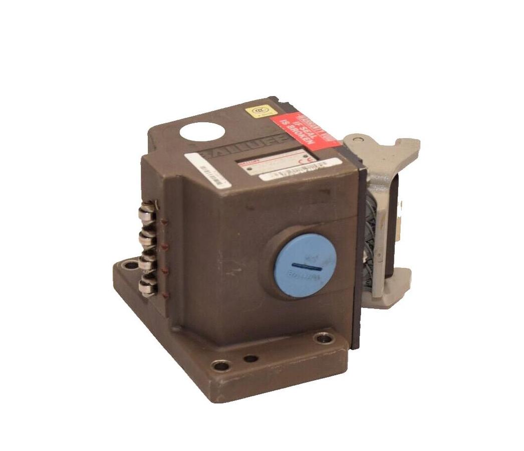 Used BALLUFF BNS-813-X518-D04-L12-100-22-04 BNS813X518D04L12 Mechanical Limit Switch