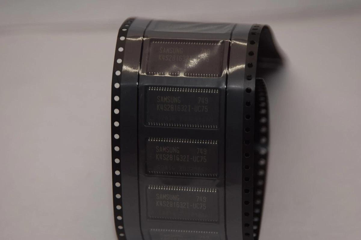 (NEW -Lot 19) SAMSUNG K4S281632I-UC75 , SDRAM