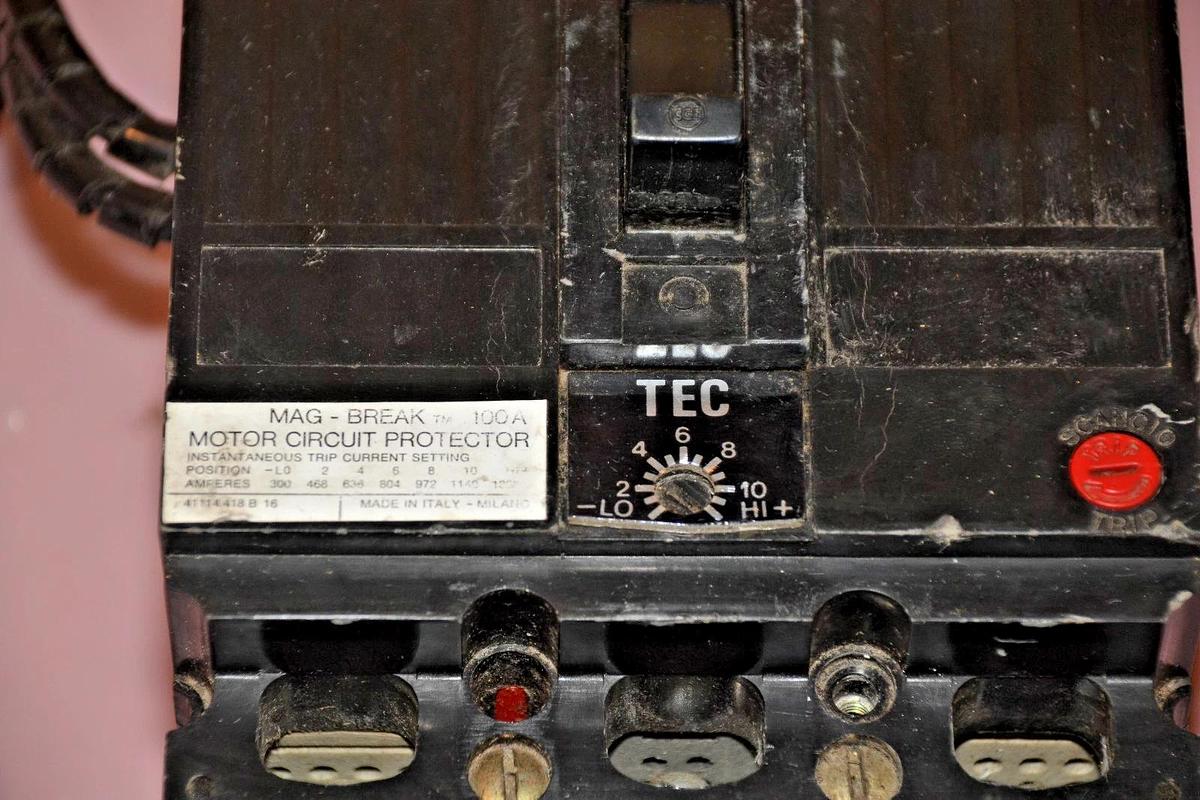Used GENERAL ELECTRIC SWITCH MAG-BREAK MOTOR CIRCUIT PROTECTOR TEC 36 A 100 TEC36A100