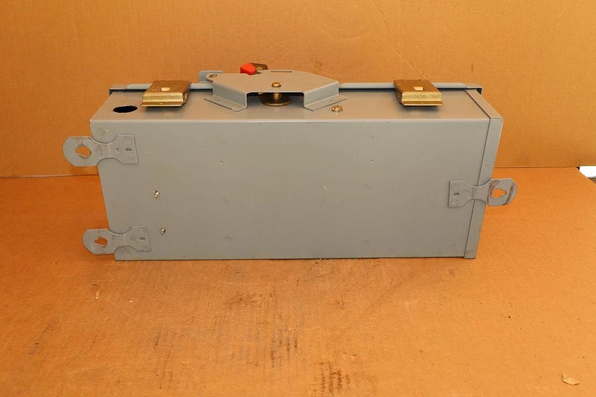 Square D Enclosed Breaker disconect FA-100-AWK 100A w/ 20A Breaker FAL220201021