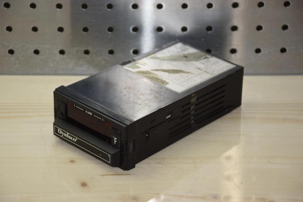 Used DYNISCO 128010310 1280-1-03-10 120VAC TEMPERATURE CONTROLLER