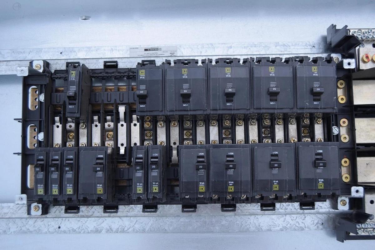 Used Square D Schneider Electric Cabinet Box Enclosure MH62BE E3 400A Main *No cover