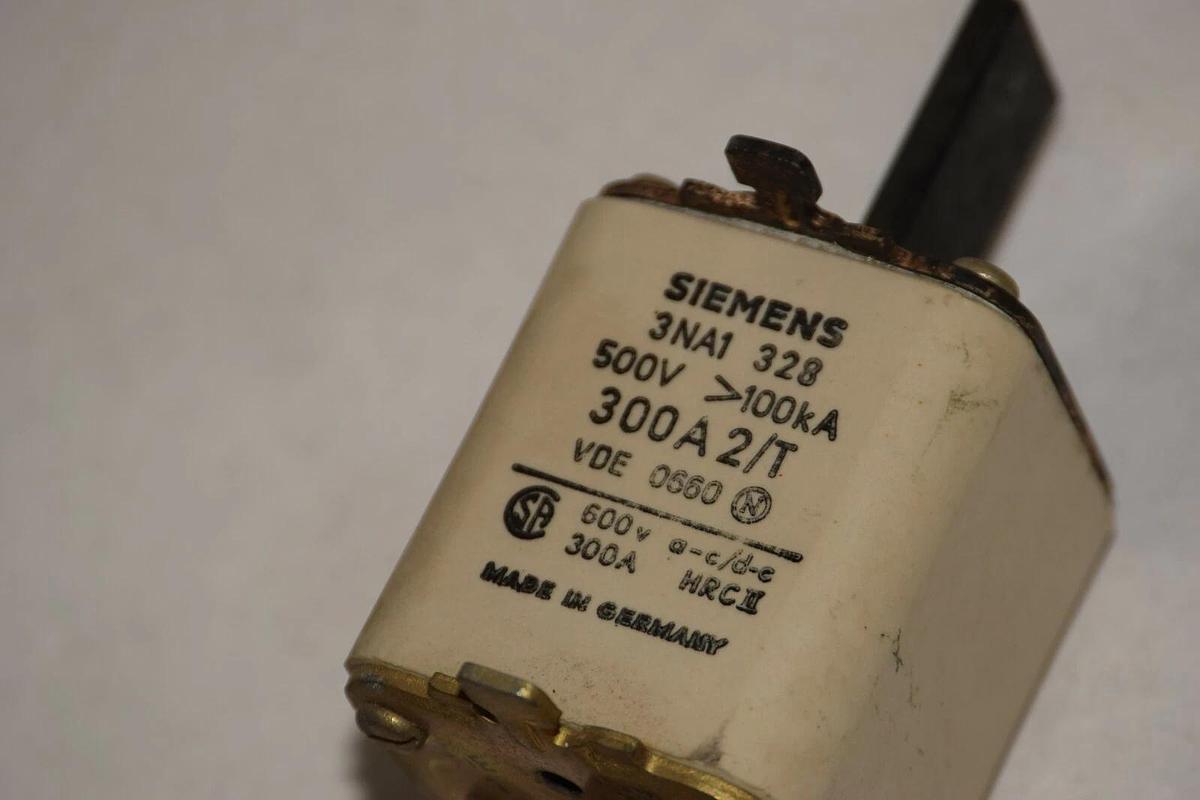 (NEW) SIEMENS 3NA1 328 3NA1328 500V 300A Fuse