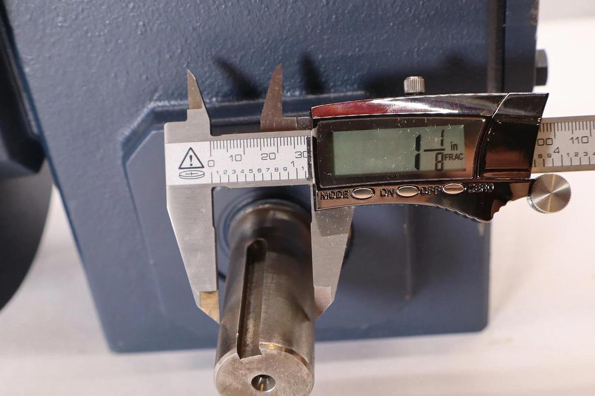 IronMan Grove Gear Box Gearbox Worm Speed Reducer GR-BMQ-824-5-R-180 5:1 NOS