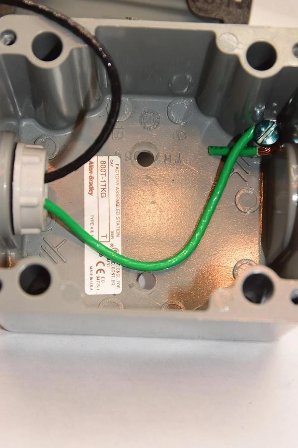 Used ALLEN BRADLEY 800T-1TKG , 800T-QAH26 , 800T-D Start Stop Assembly