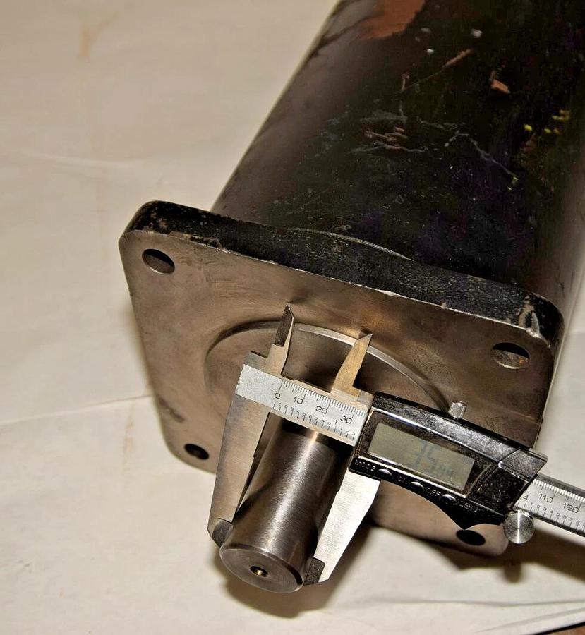 Used Fanuc DC Servo Motor 30M A06B-0653-B011-R A06B0653B011R *Connector chipped READ