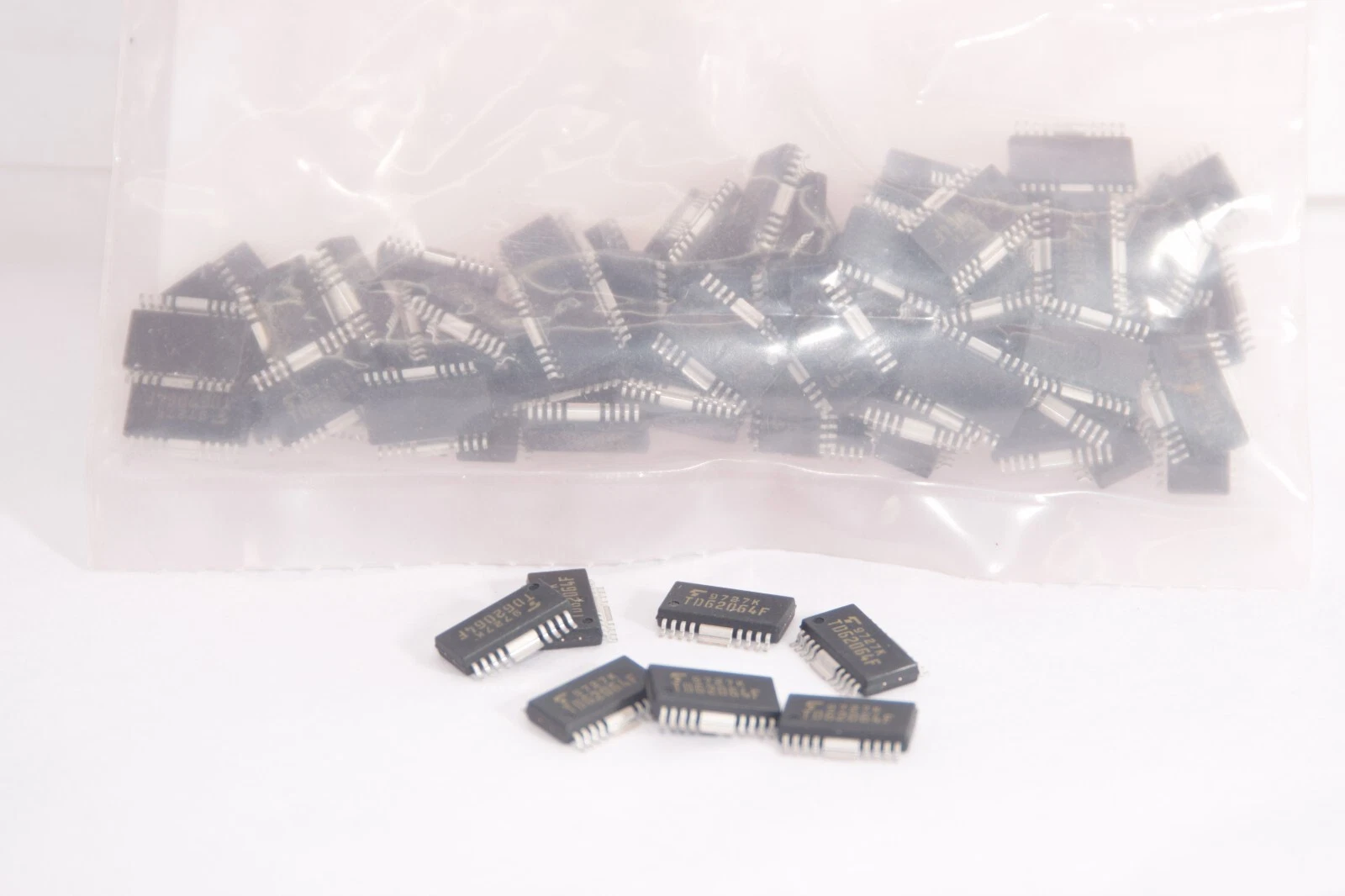 (NEW - Lot of 90) TOSHIBA TD62064F 4CH High Current Darlington Sink Driver