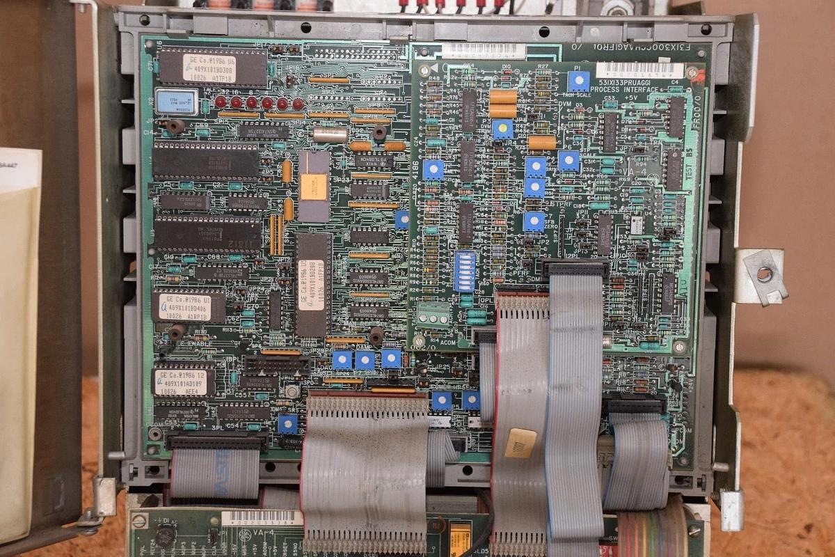 Used GE GENERAL ELECTRIC DC-300 Adjustable speed drive 5HP 5 HP 7VXAS057CD02