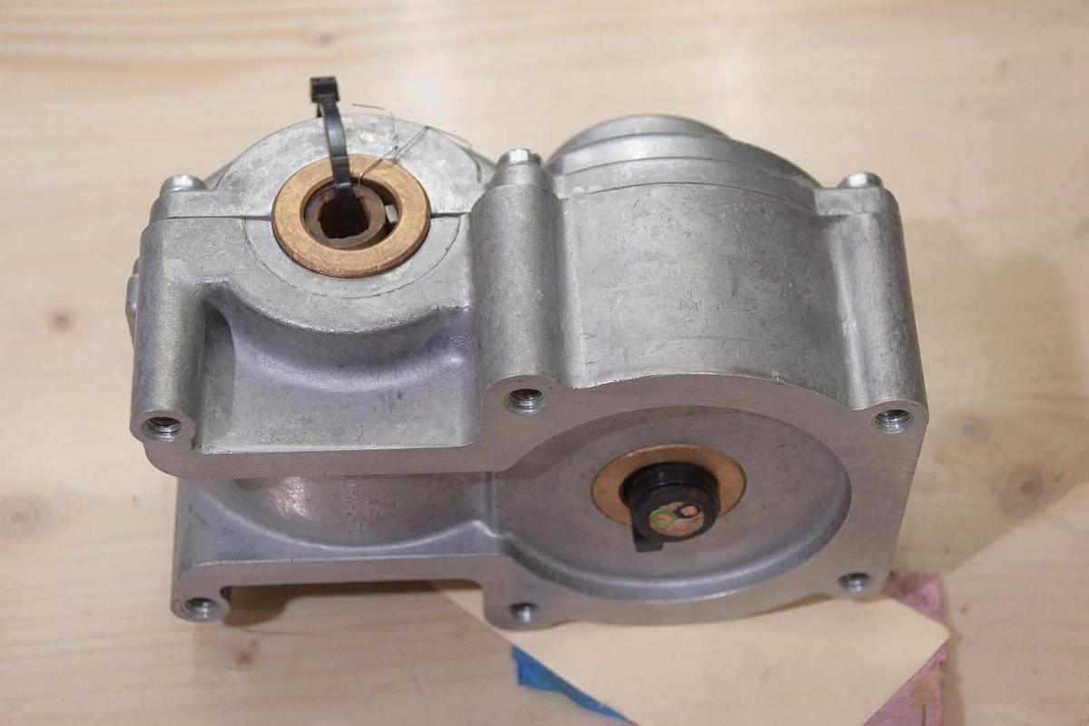 TOLOMATIC 02770000 0277-0000 FLOAT-A-SHAFT RH GEAR BOX (NEW)