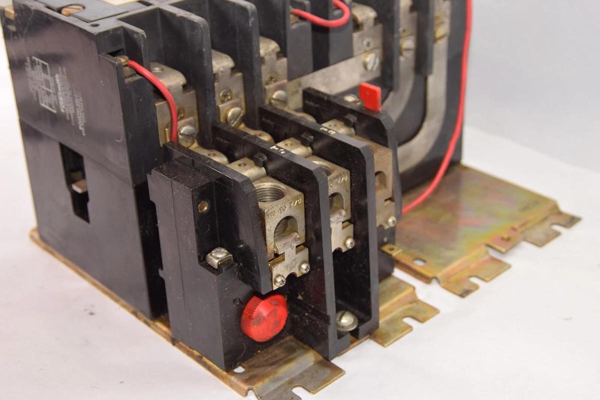 Used CLARK AOSmith T30U033 TM Size 3 3Ph Reversing Starter 120V Coil