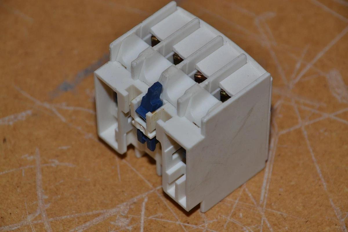 Used TELEMECANIQUE LADN22 LA1 DN22 CONTACT BLOCK