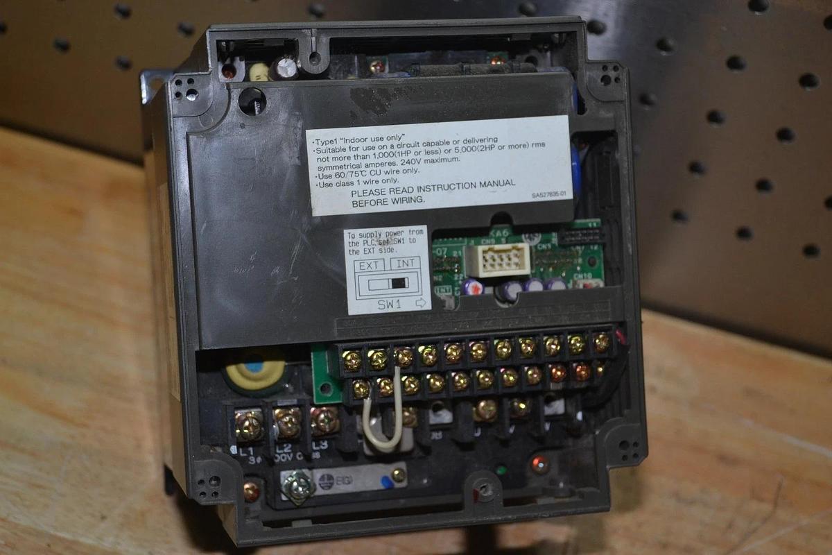 Used GE FUJI AF-300 6KM$223002N1A1 AF-300M$ 1HP 230VAC DRIVE