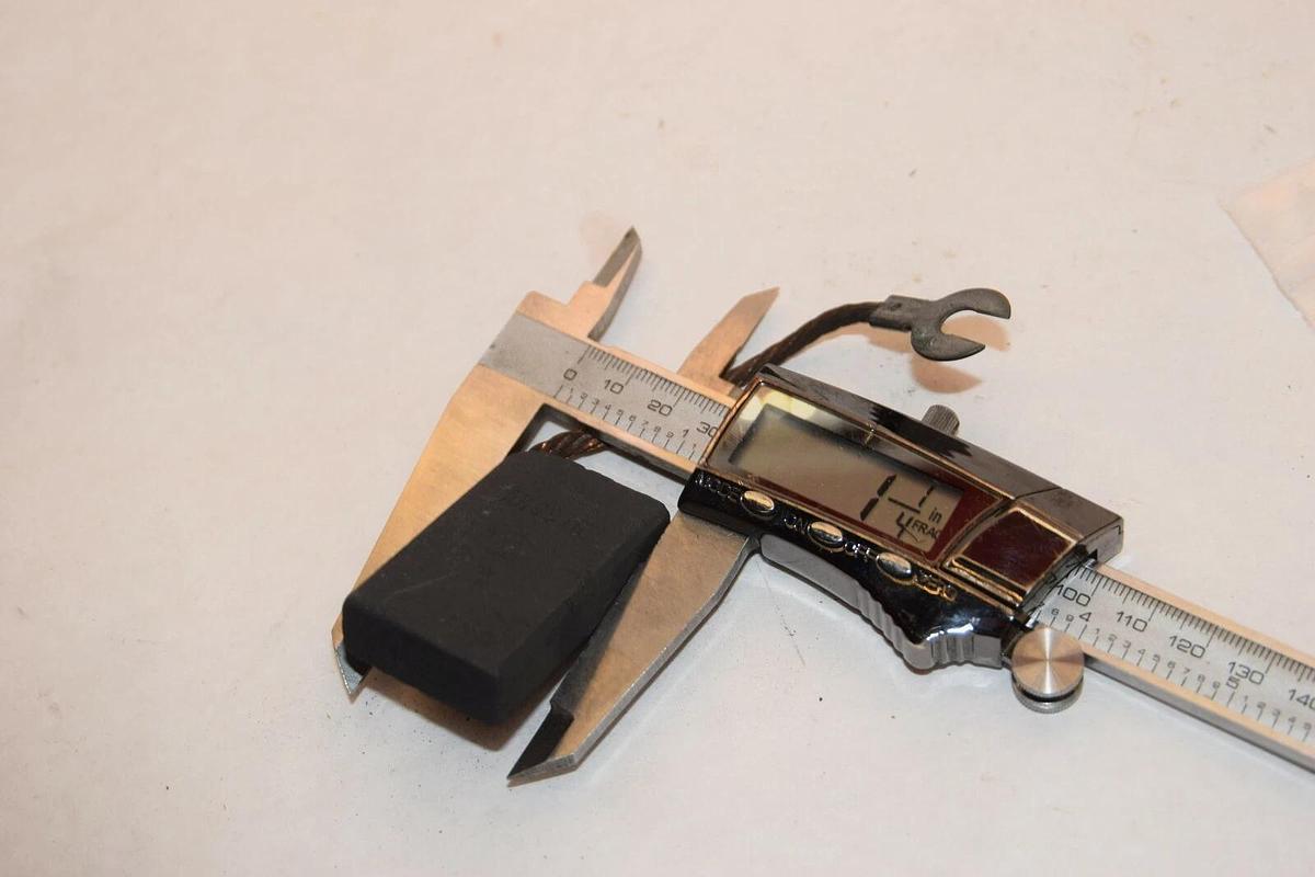 (NEW)  Carbon Brush AH897B 1-1/4" x 1/2"