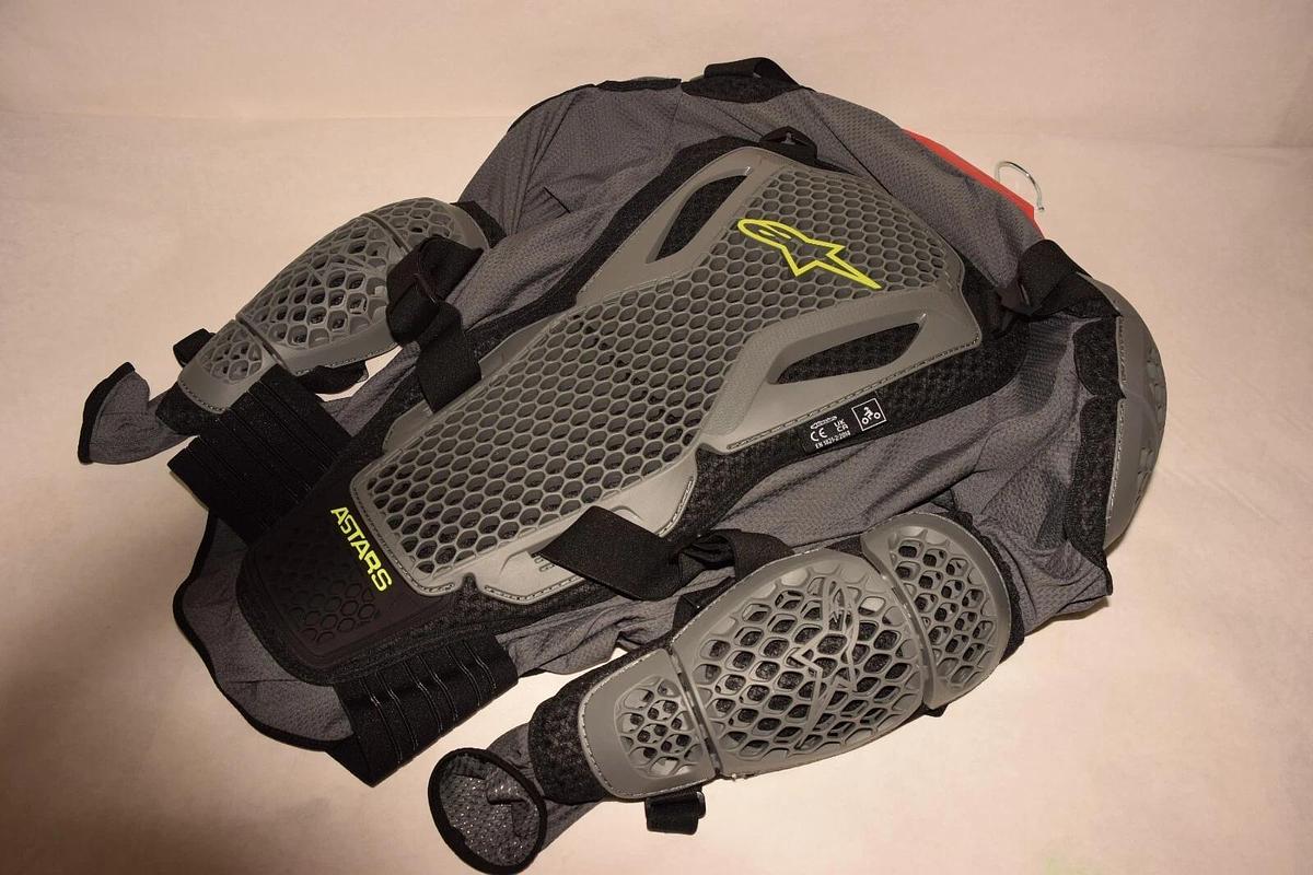 (New) BIONIC 6506823 Action V2 Protection Jacket Gray / Black / Yellow - Large