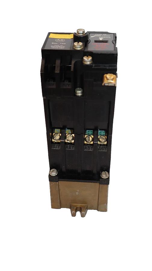 Used Allen Bradley Relay 700-PLLA1 Mechanical Latch Unit 700-P400A1 60A Coil: 120V