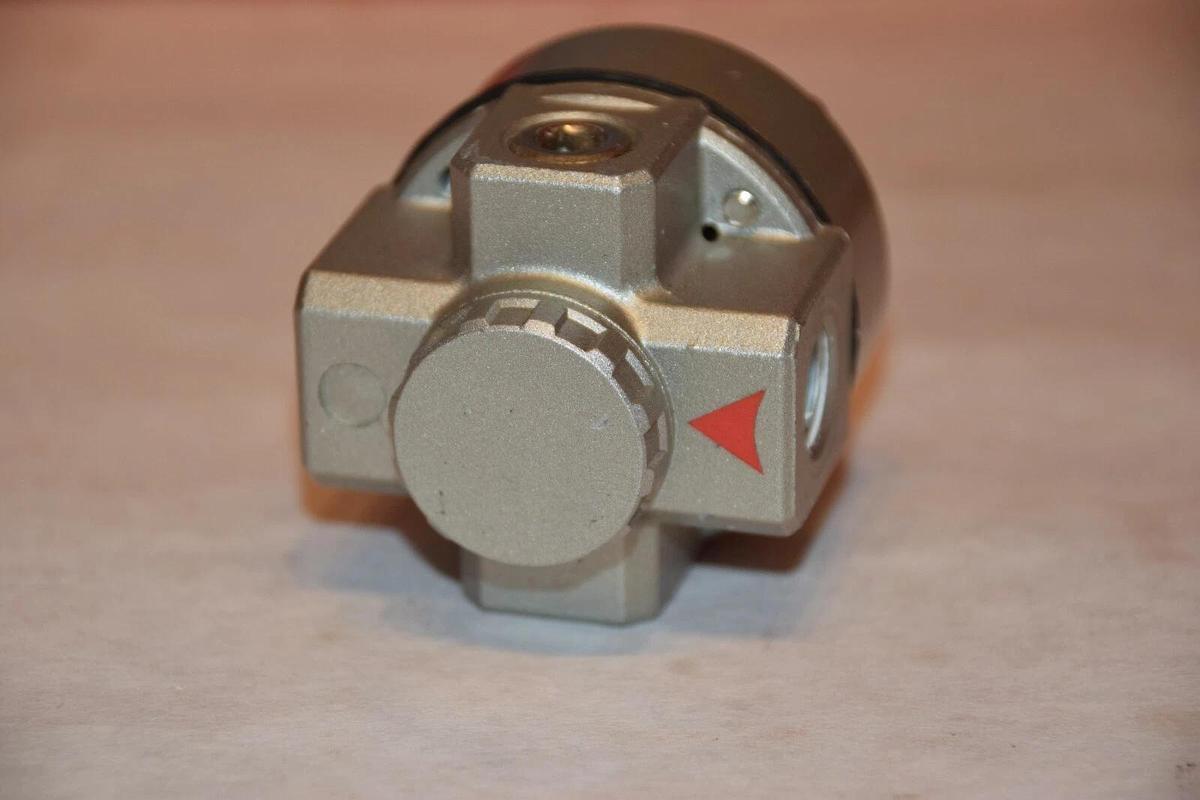 Used SMC XTO-2571 XTO2571 PILOT CHECK VALVE