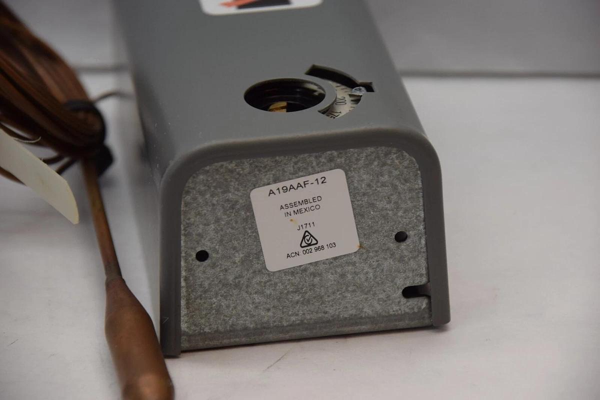 Used PENN JOHNSON CONTROLS A19AAF-12 Temperature Controller