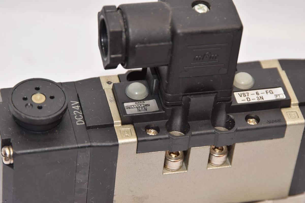 (NEW) SMC VS7-6-FG-D-3N Solenoid Valve 24Vdc Coil