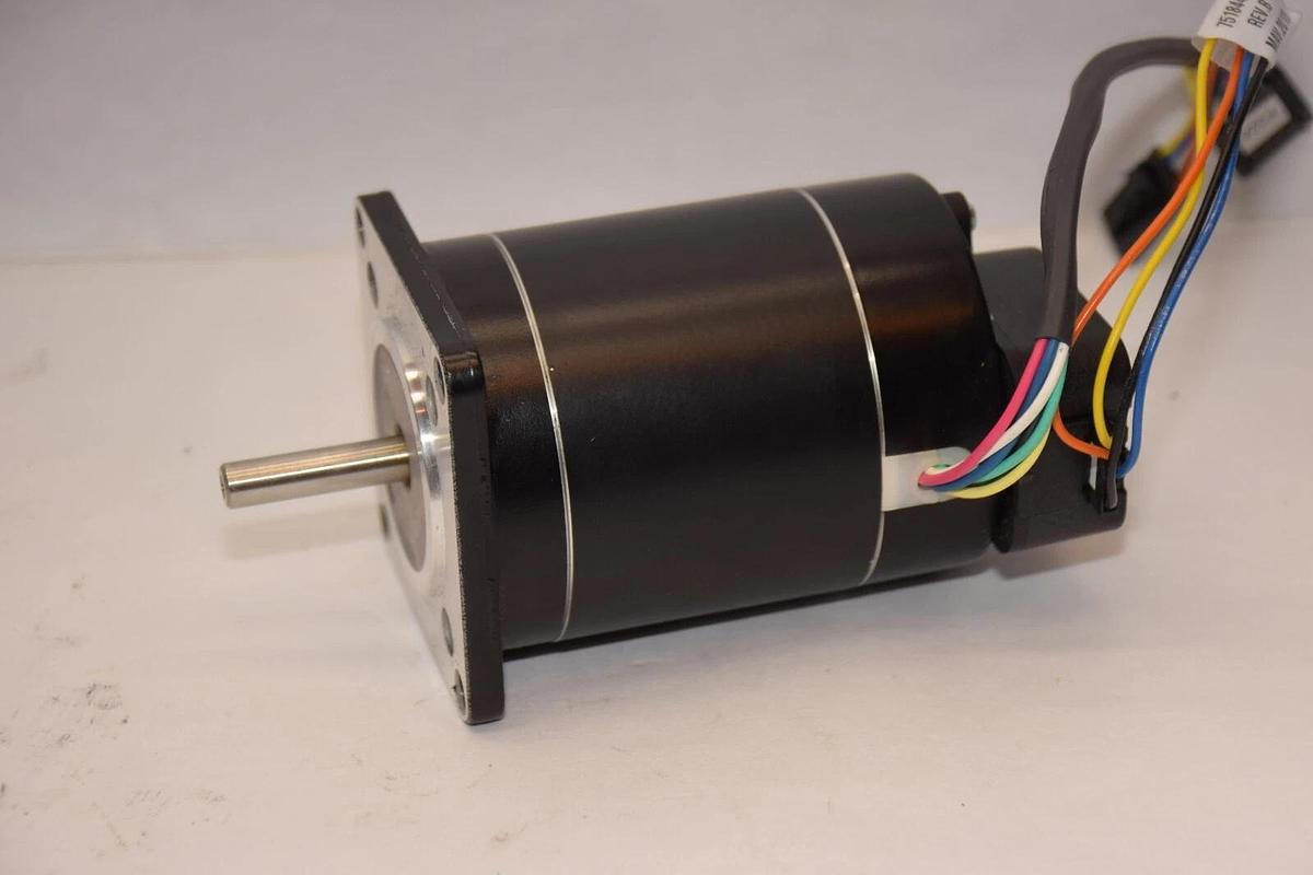 Used ORIENTAL MOTOR / VEXTA C8984-9212E 1/4" Shaft 2 Phase Stepping Motor