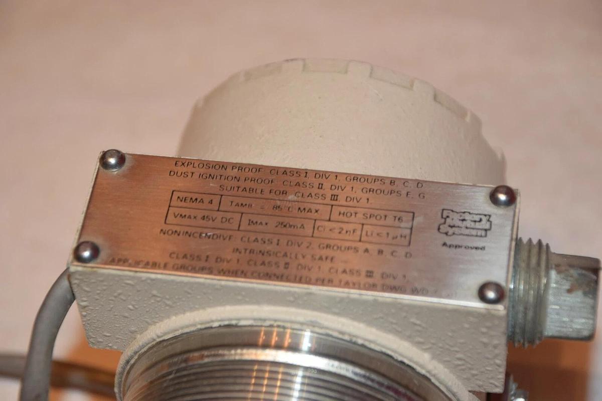 Used TAYLOR INSTRUMENT 42S1636J001 600psi PRESSURE TRANSMITTER