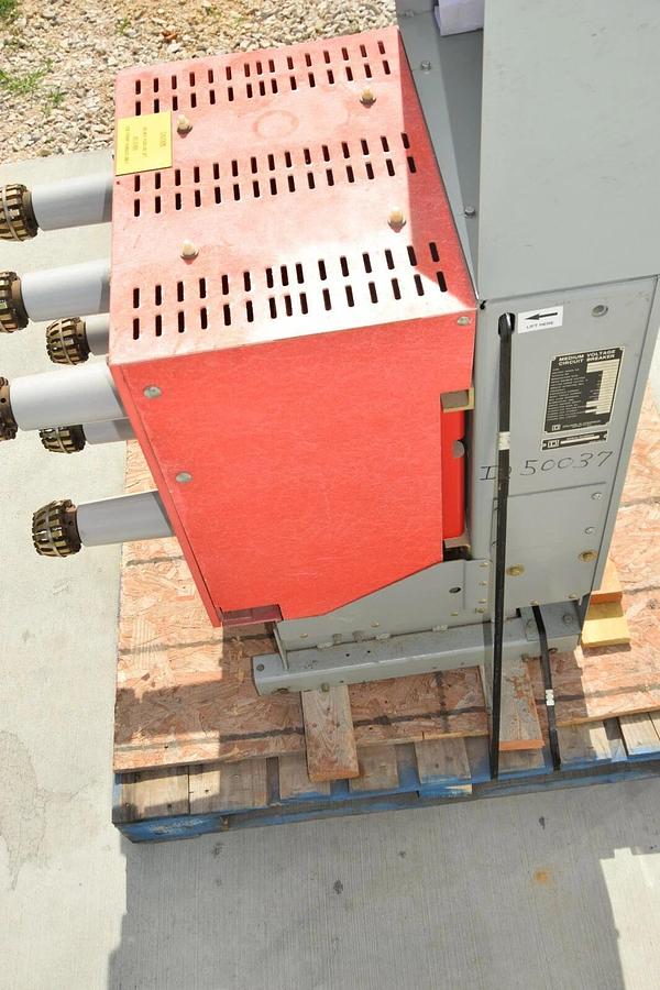Used Square D 15 KV DST2V Medium Voltage Circuit Breaker V5FM7233000A 2000 Amp 2000A