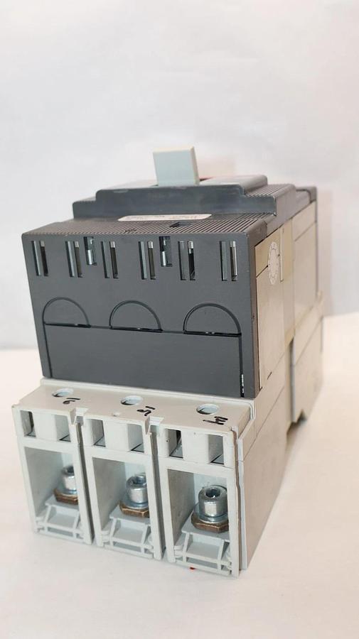 Used ABB SACE T3N 225 T3N225 225A 225 Amp 3P SACE Tmax Circuit Breaker