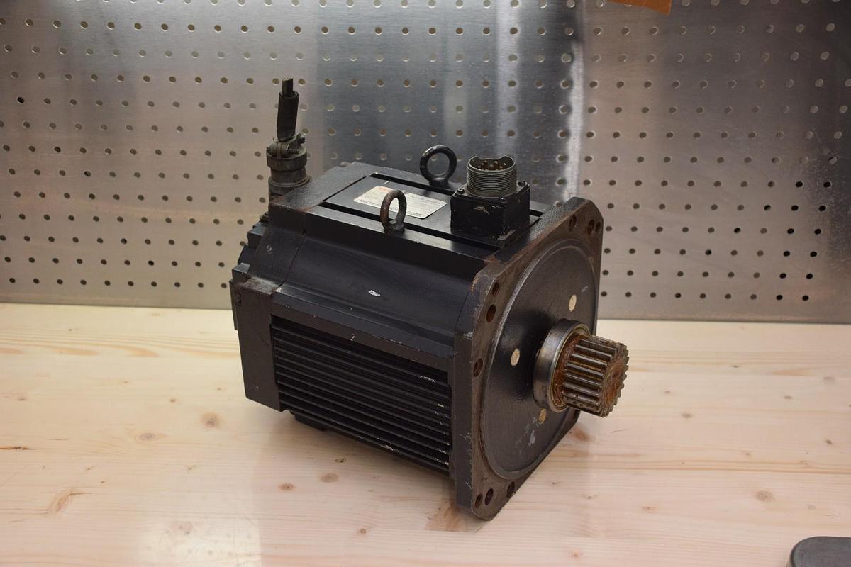 Used NACHI SERVO Motor USADED-37-FC43 USADED37FC43 3.7KW 2000 RPM 18.6A