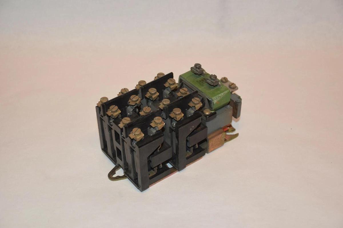 Used GE CR2810A14AG 600V 10A 115V COIL LIGHTING CONTACTOR