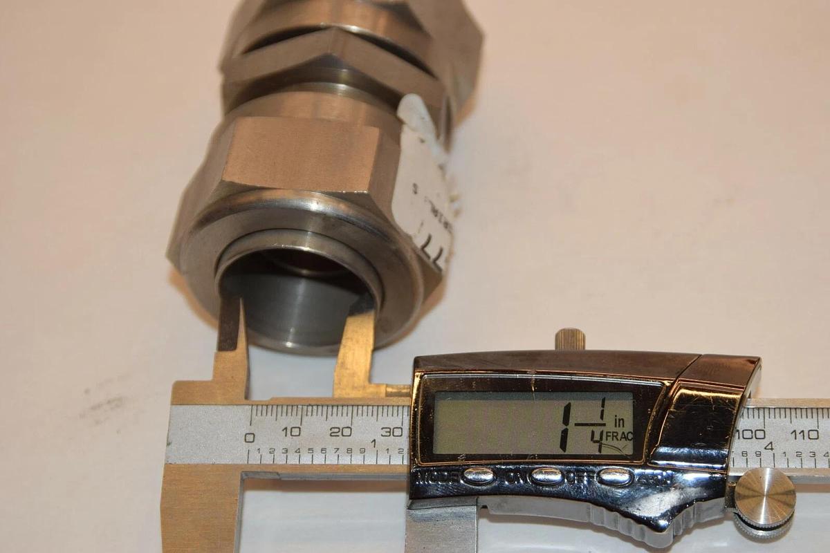 (New) PH 319-05579 1-1/4" Tube to tube UNION ADAPTER STAINLESS STEEL Swagelok ?