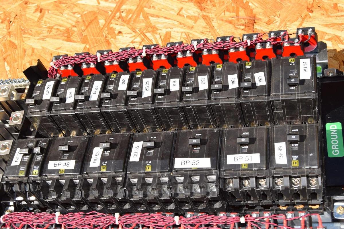 Used Square D 42 pole 225A Max NQM Panelboard Interior NQM442L2CGSNL 240v 225 Amp 3ph