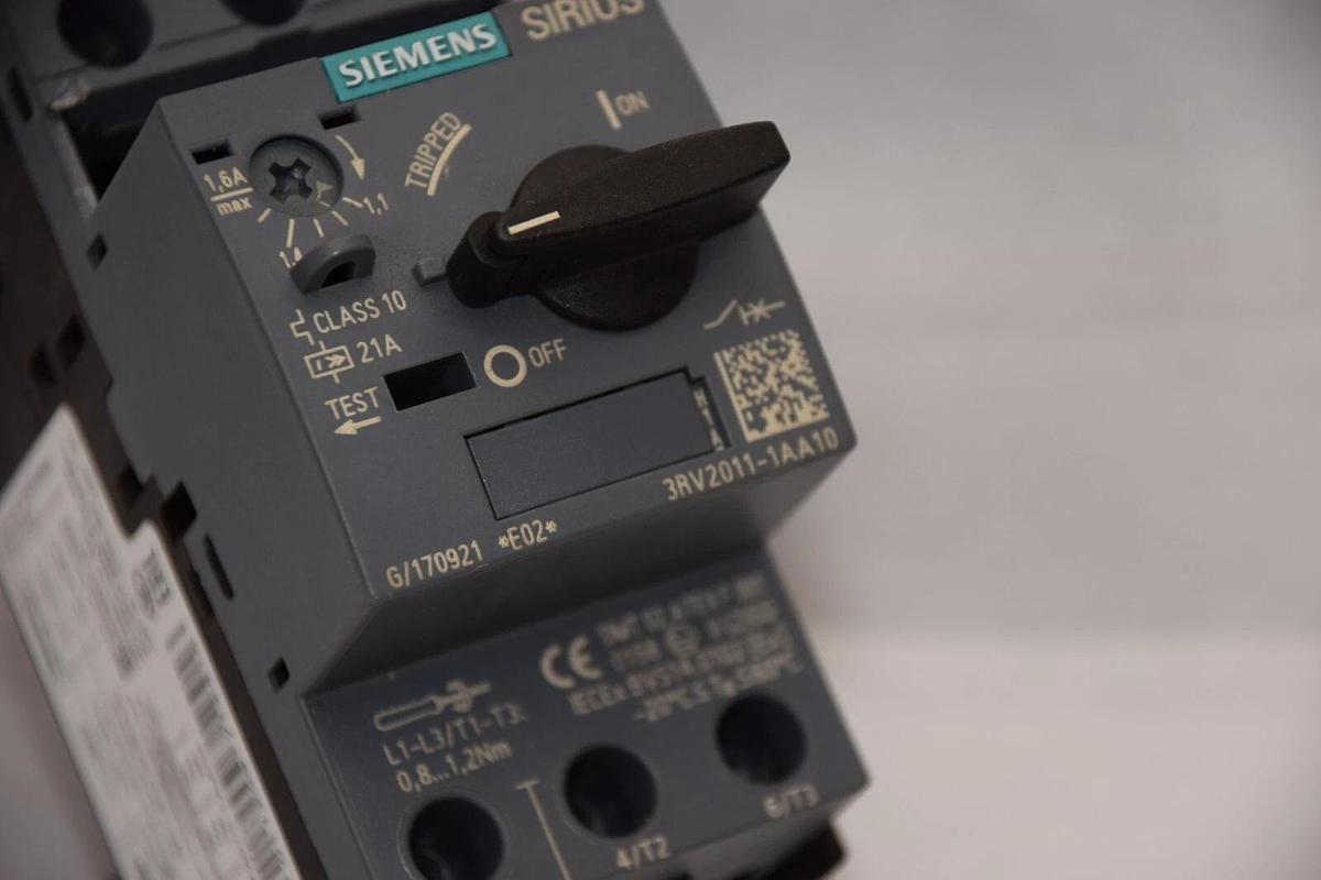 Used SIEMENS 3RV2011-1AA10 3RV20111AA10 1.1-1.6A Circuit Breaker *Missing Cover*