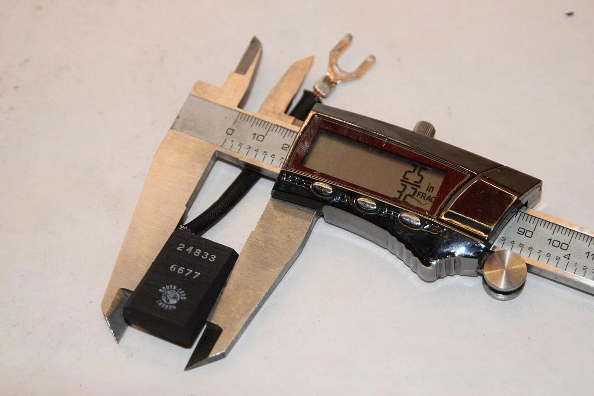 (NEW - Lot of 2) SOUTHLAND 24833-6677 24833 6677 25/32" x 5/16" Carbon Brush