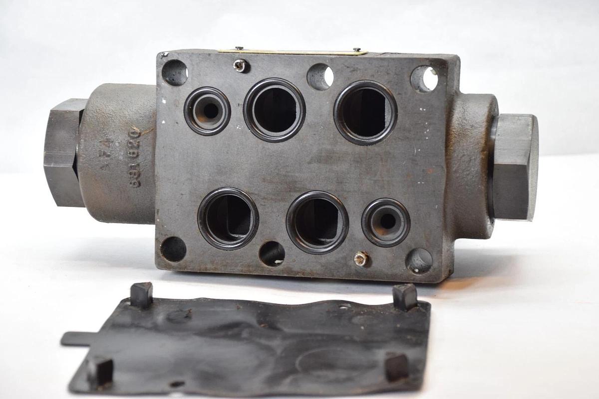 (NEW) PARKER D61VW3C4NYC56 75 With D1VW4CNYC56 75 Directional Control Valve