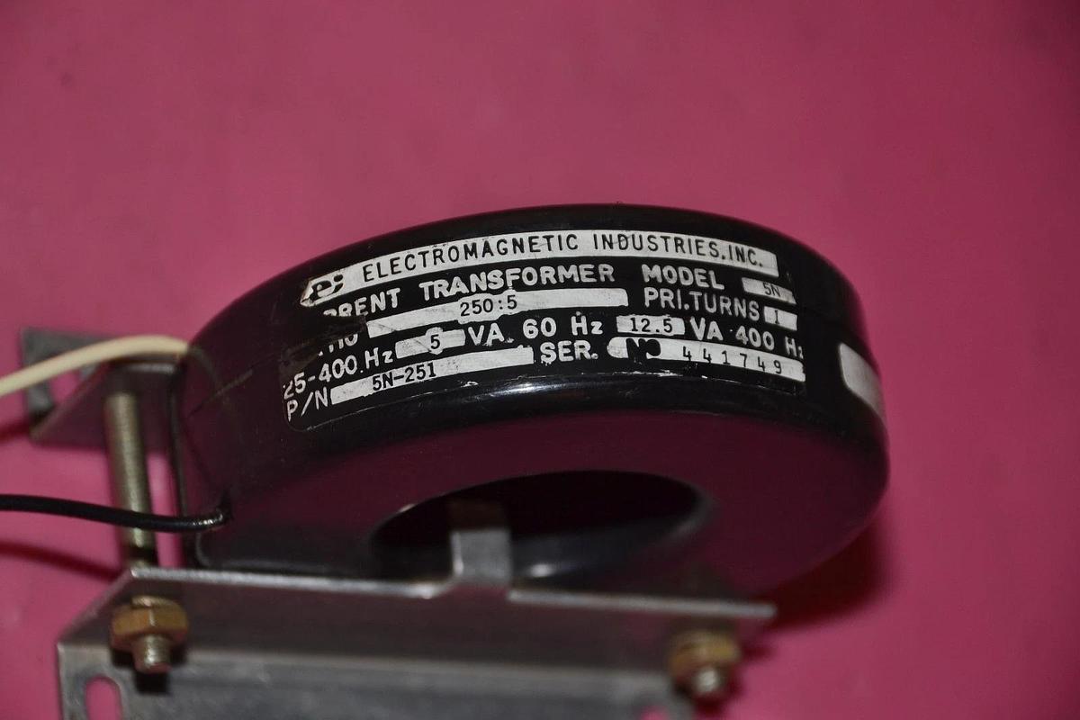 Used SQUARE D ELECTROMAGNETIC CURRENT TRANSFORMER 5N RATIO 250:5 PRI. TURNS 1