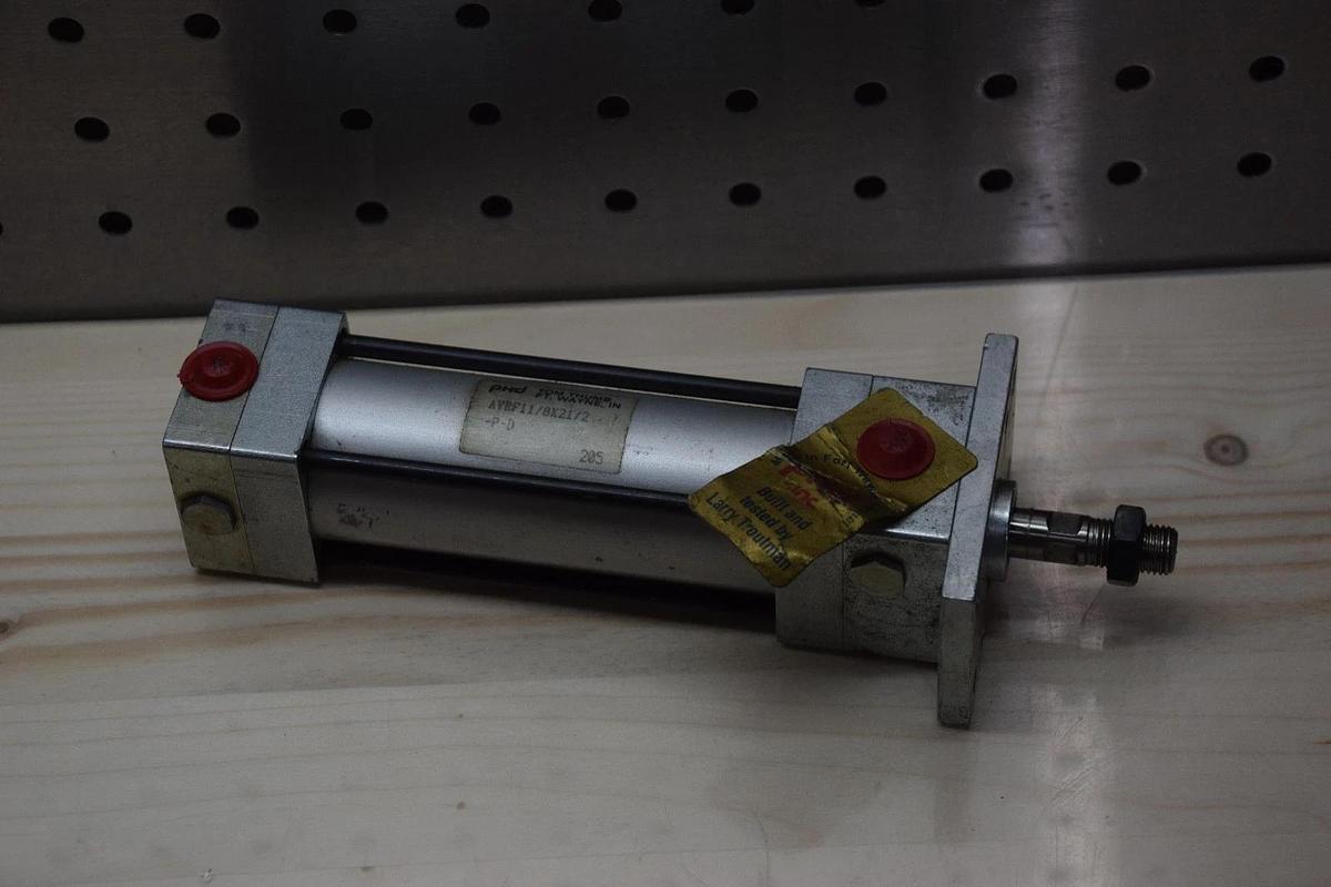 PHD AVRF11/8X21/2-P-D PNEUMATIC CYLINDER NEW