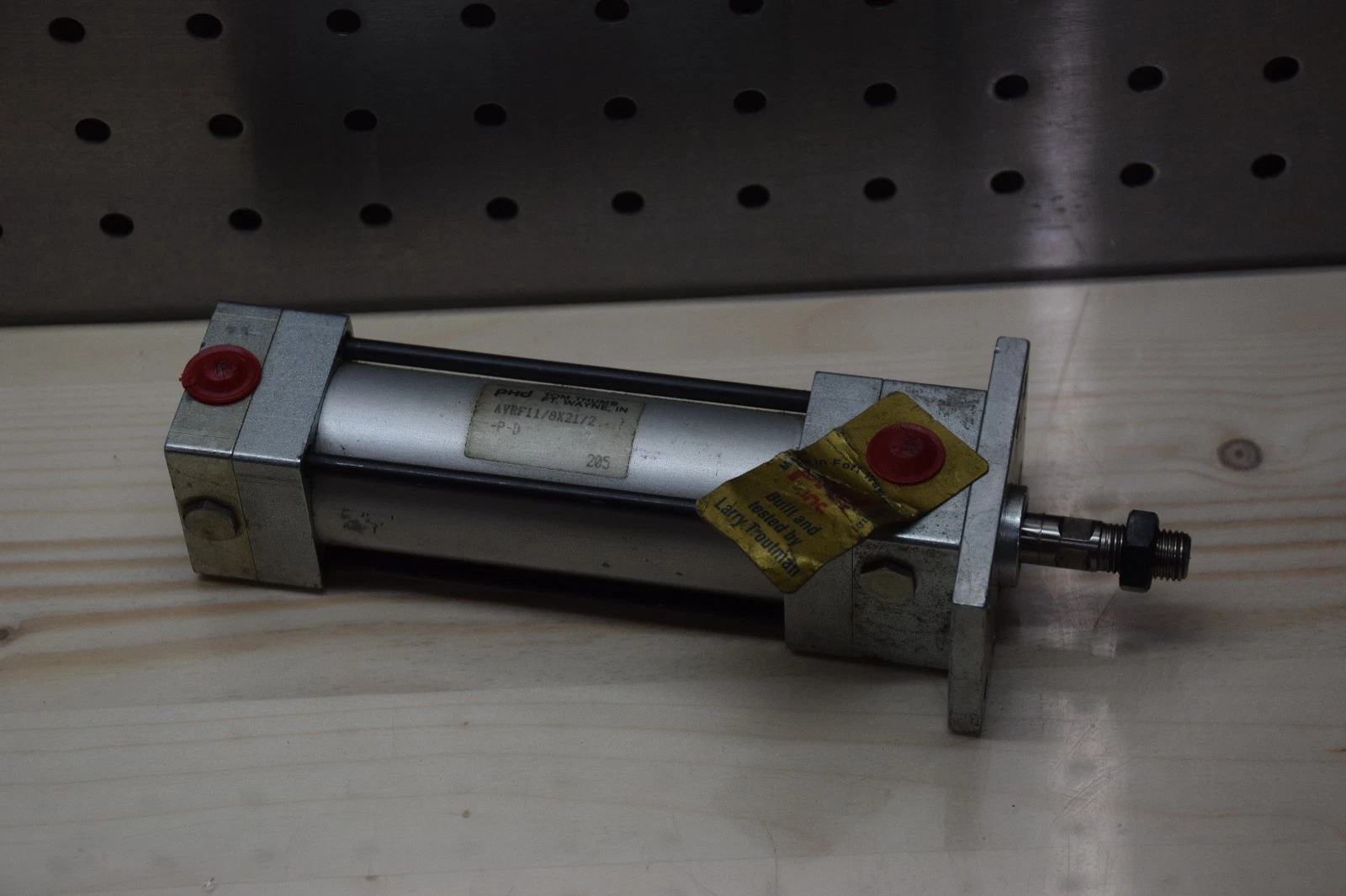 PHD AVRF11/8X21/2-P-D PNEUMATIC CYLINDER NEW