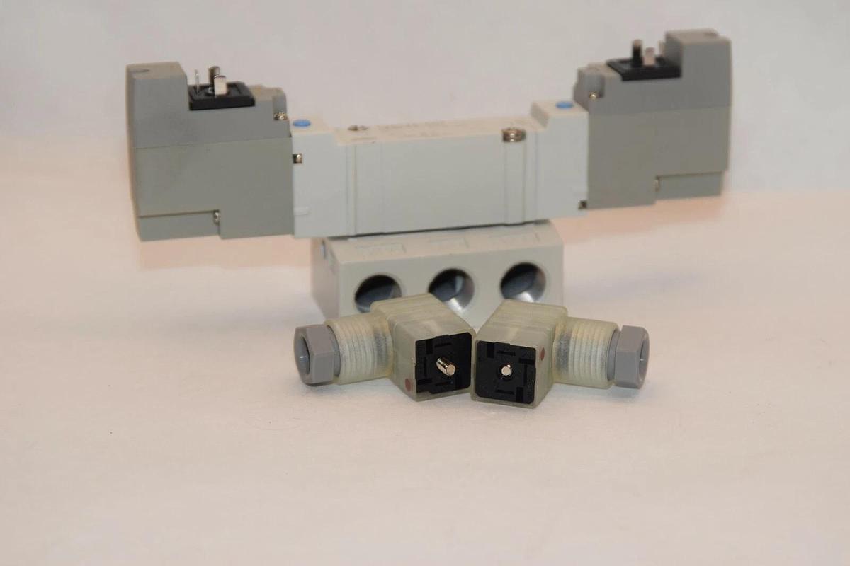 (NEW) SMC SY5240-5DZ-02T SY52405DZ02T 0.1-0.7MP Solenoid Valve